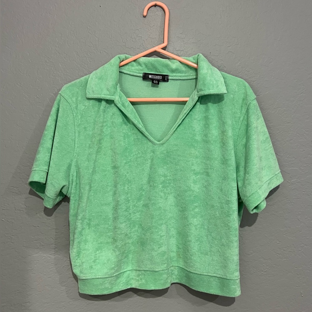 Women’s collared cropped polo top